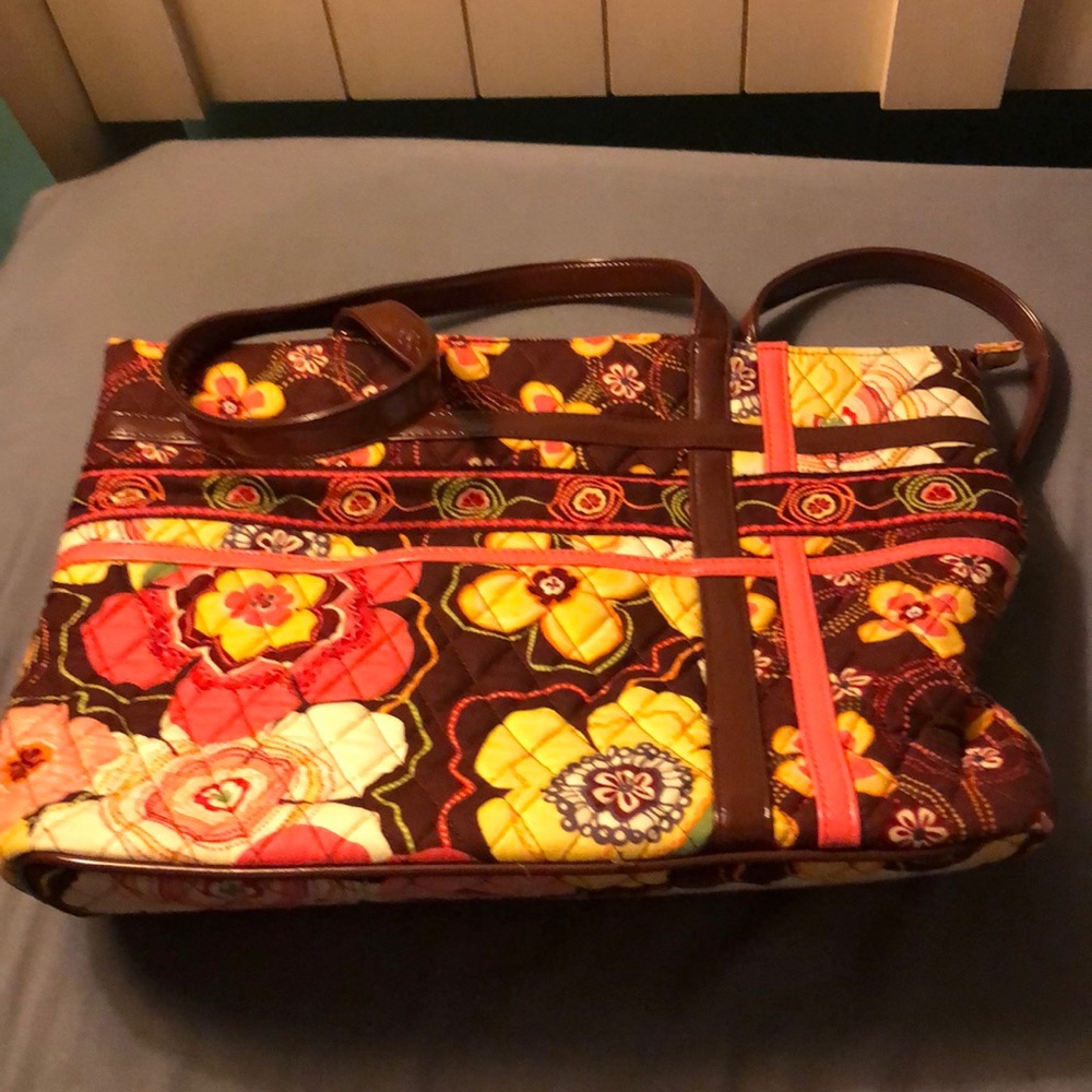 Vera Bradley purse in discontinued pattern